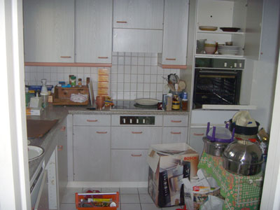Küche vor dem Abbruch, eingerichtet