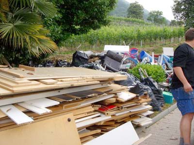 Sortiertes Sperrgut und Holzplatten